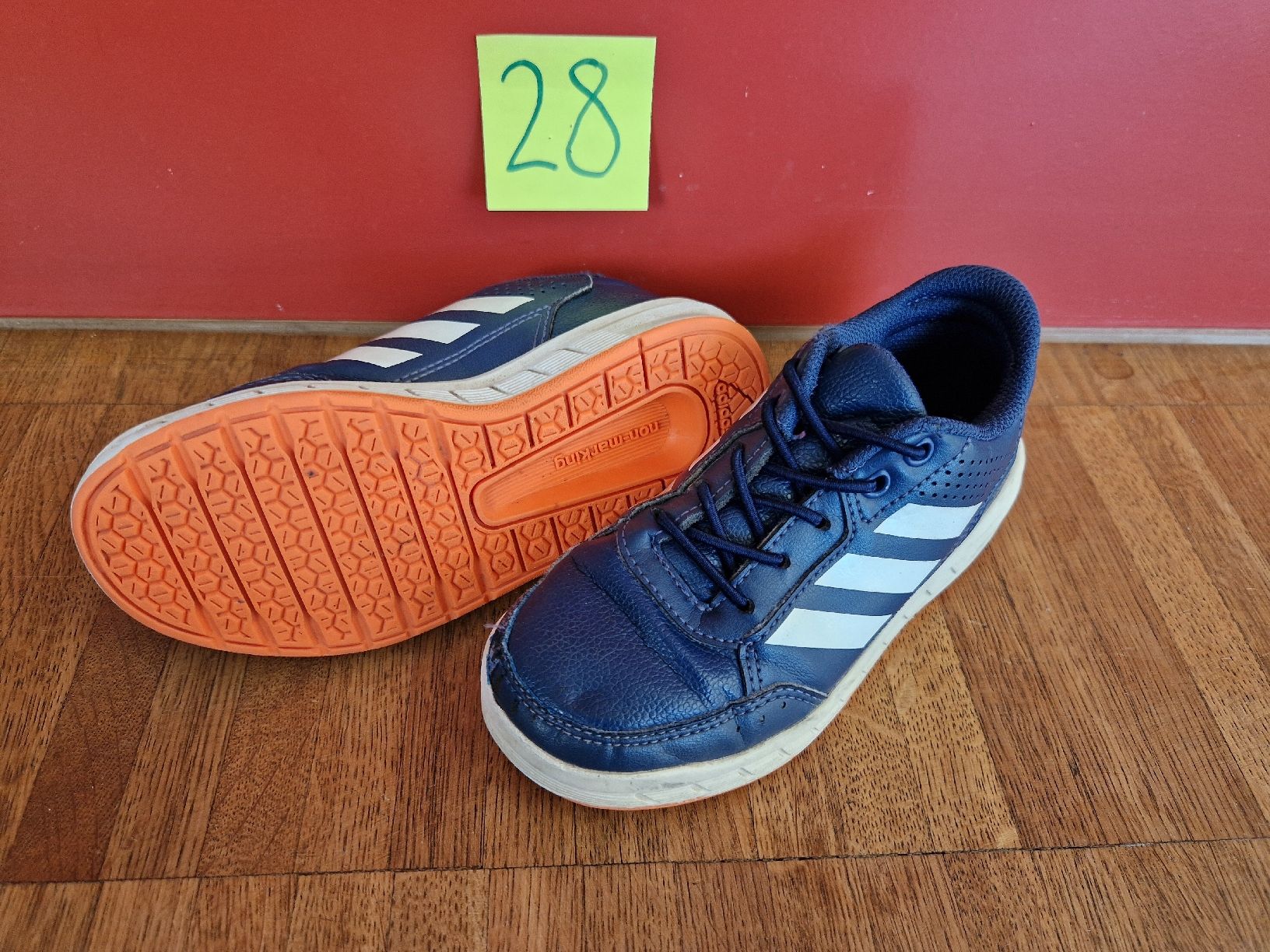 Adidas Scarpe per ragazzi: Hallenschuhe Gr 28 Addidas – Usato da Zug venduto da snussbaumer 1