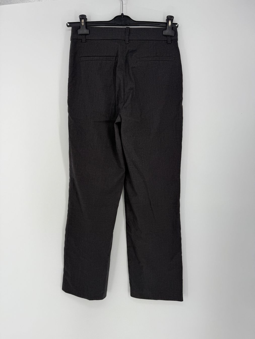 H&M Pantaloni: graue Stoffhose Gr. 36 von H&M – Usato da Auenstein venduto da moin. 1