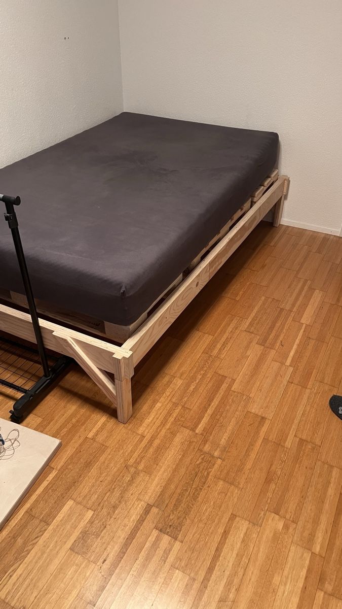 Betten: Palettenbett – Gebraucht aus Boll von severinschuetz