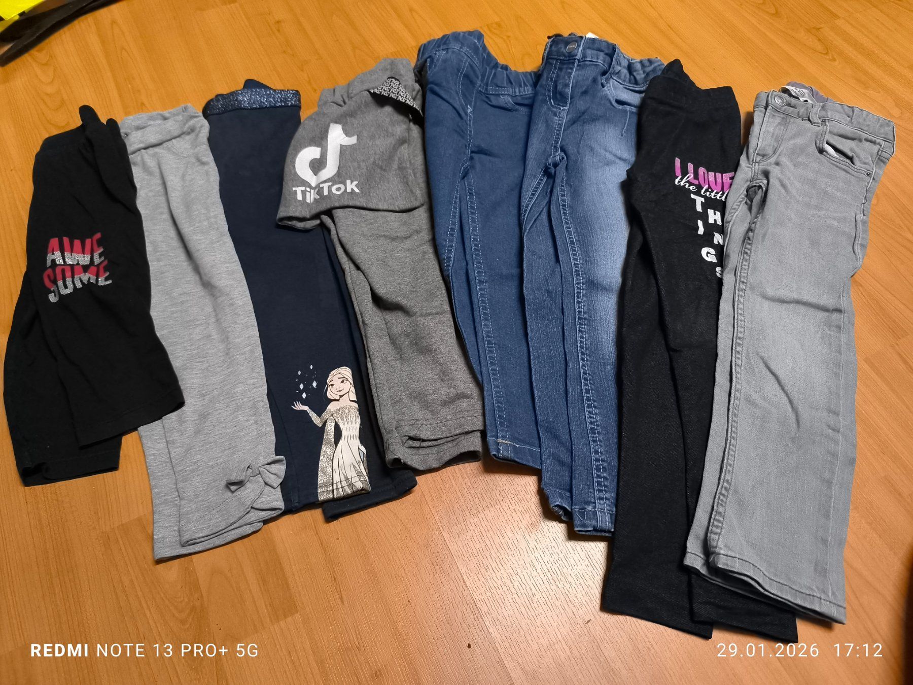 Lotti & Set di vestiti: Kinder Kleider, Hosen, T-Shirts, Pullover, Gr. 98-104. – Usato da Jona venduto da mi2020 2