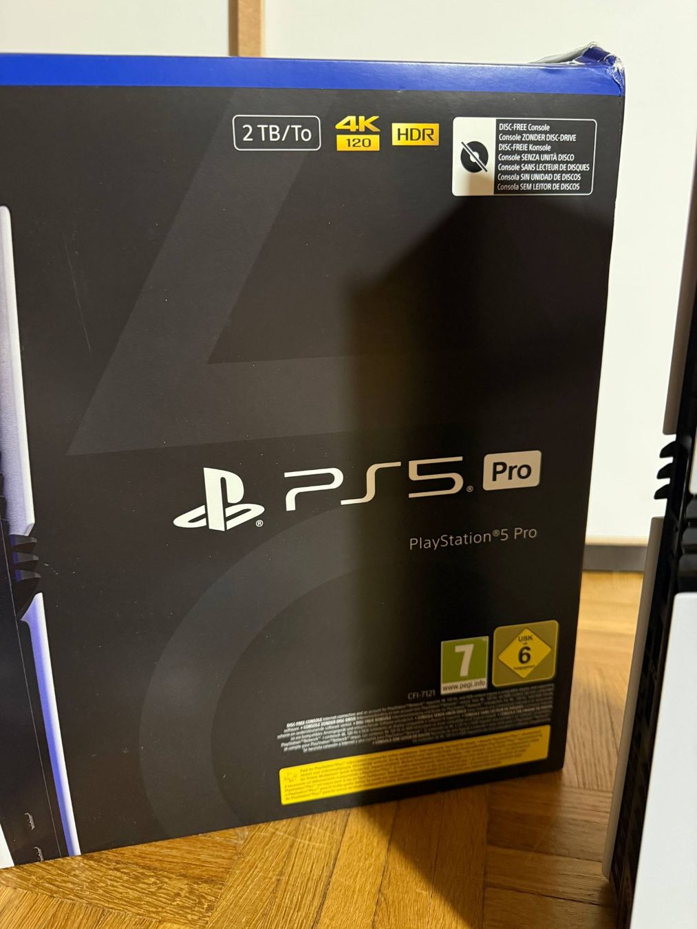 Sony Konsolen: Sony PlayStation 5 Pro 2TB + 2 Controller + Originalverpacku – Gebraucht aus Naters von Wahres 3