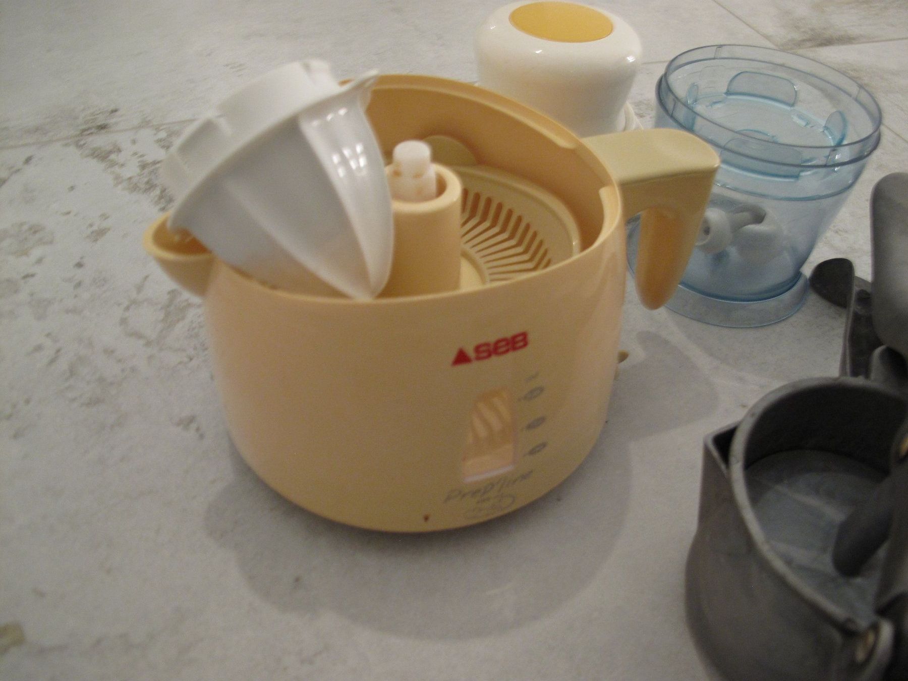 Elettrodomestici da cucina: lot petit electromenager – Usato da lossy venduto da katz_fr 1