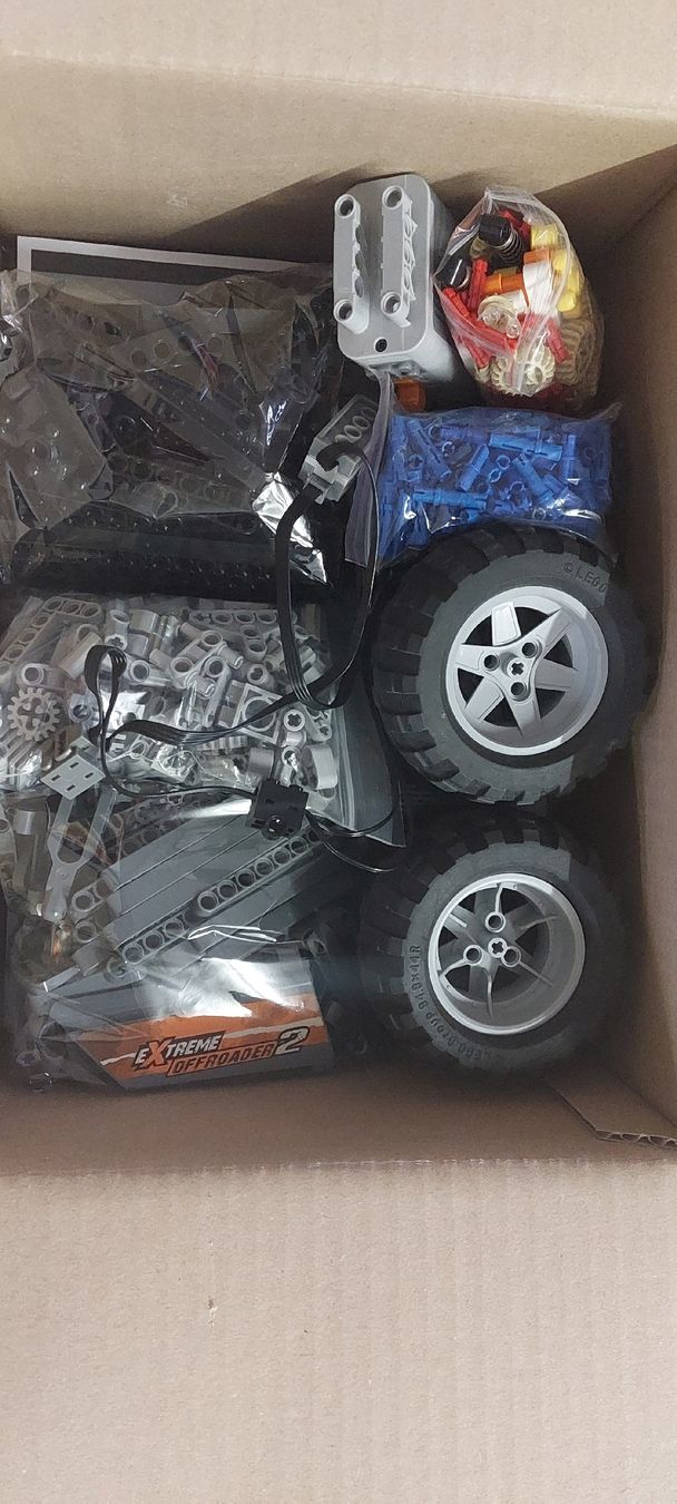 Lego Kit di costruzioni: Lego Technic 8297 Off-Roader zerlegt mit Licht + Motor – Usato da Birmensdorf ZH venduto da Yellowsport 1