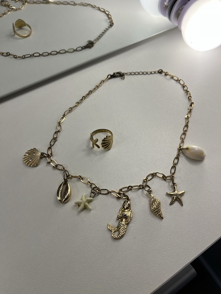 Altri gioielli: Beach Vibes Mermaid & Seashell Charm Necklace & Ring Set – Usato da Zürich venduto da Isabella123