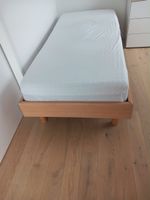 Bettgestell Massivholz 90x200 cm guter Zustand mit Matratze