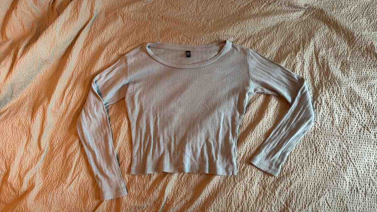 Top: Fizzen Oberteil Hellblau Grösse S – Usato da Basel venduto da fiona_second-hand_BS