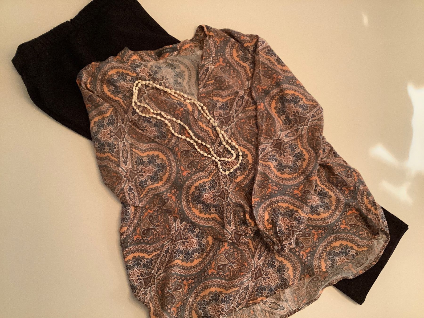 Lotti di vestiti: Damenbluse und Hose mit Kette – Usato da Triesen venduto da boston7