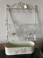 Shabby Chic Wandregal weiss Metall Landhaus NEU 2 Körbe Hake