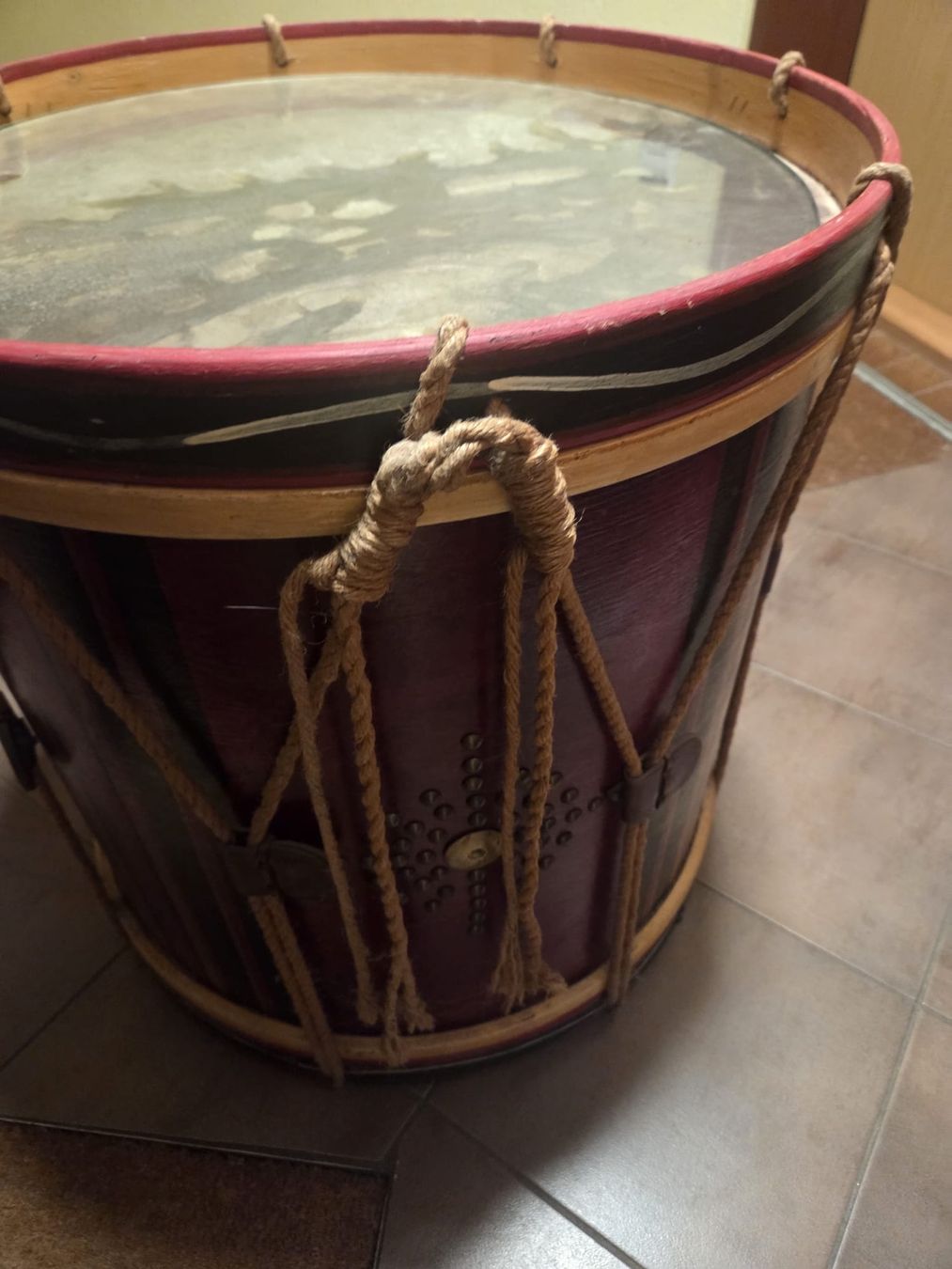 Tavoli: table d'appoint Regiment Drum Side Table par Timothy Oulton. – Usato da Penthalaz venduto da yve_wsq8 4