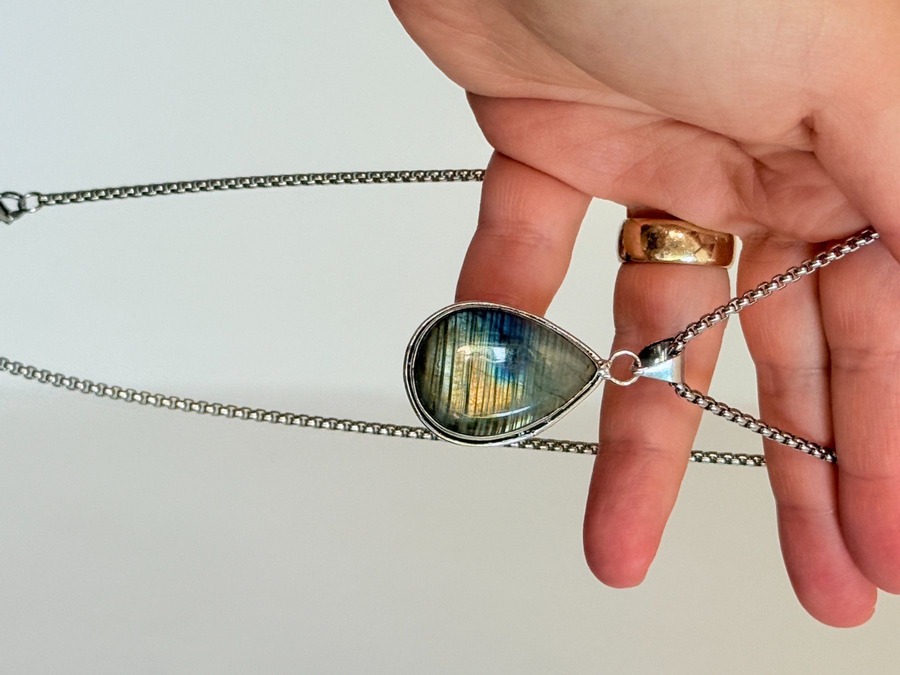 Catenine: Pendentif Labradorite forme goutte neuf – Nuovo e nell'imballaggio originale da Genève venduto da AWWA 6