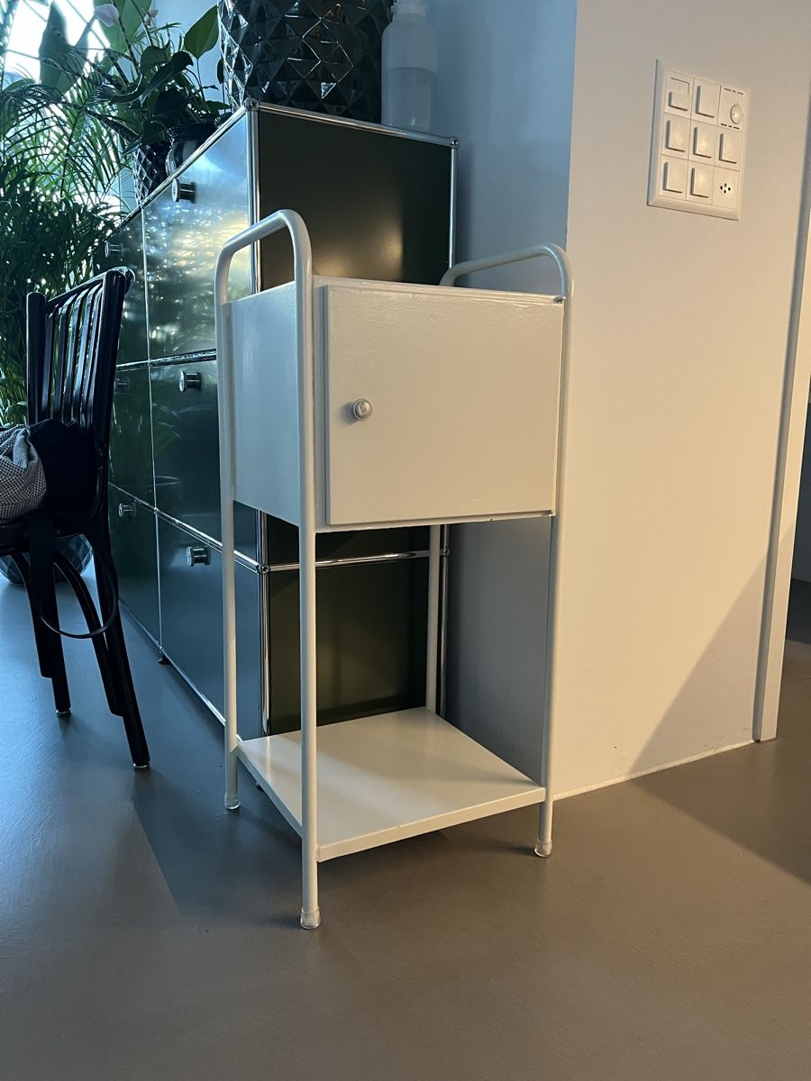 Comodini: Nachttisch, Beistellmöbel aus Metall – Usato da Wabern venduto da La-Vitrine 2