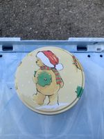 Vintage Blechdose mit Bär im Winterlook, Keksdose süss