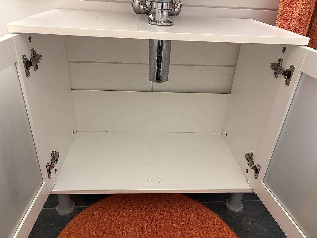 Mobili per bagno: Waschbecken - Unterschrank – Usato da Rümikon AG venduto da Gebirge-5303 1