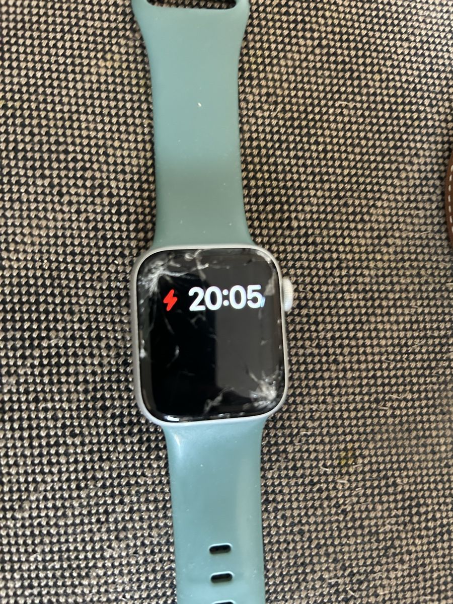 Apple Smartwatch: Apple Watch 5 écran fissuré – Difettoso da Küsnacht ZH venduto da gui_fb7v
