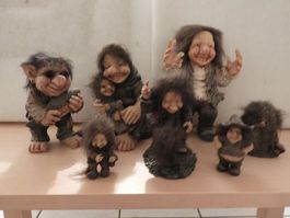 TROLL 7 ST, 3 KLEINE, 4 GRÖSSERE BIS CA 22 CM GROSS ?