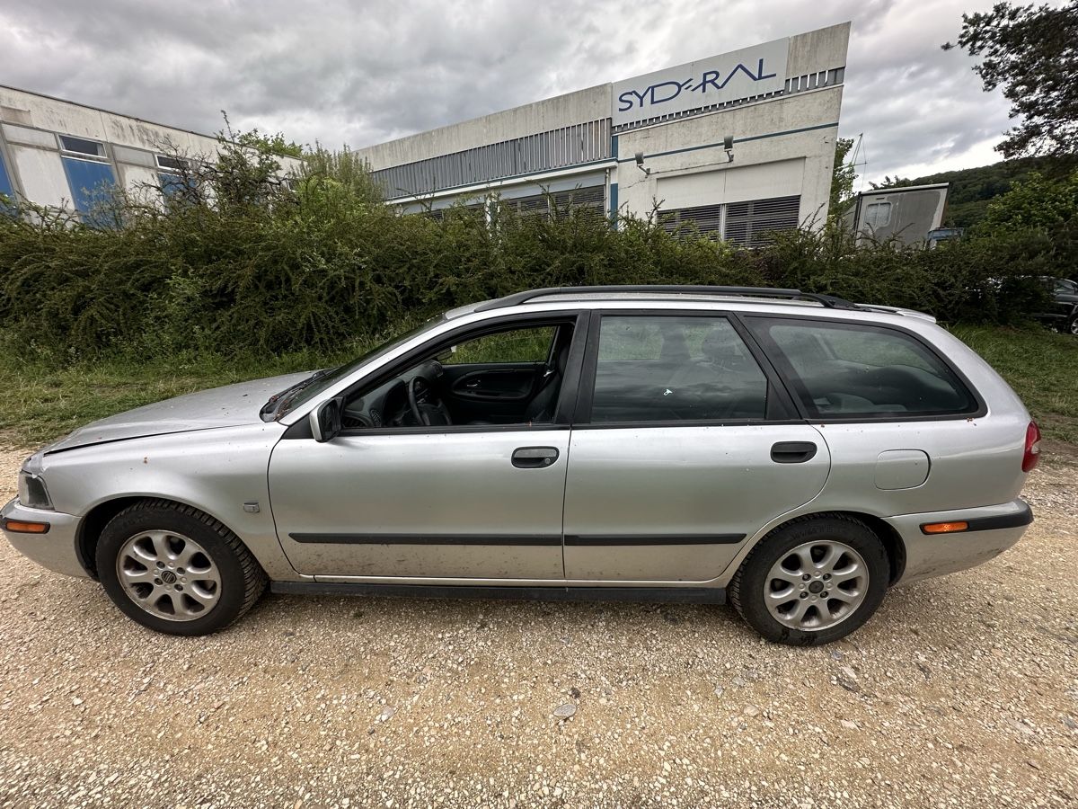 Volvo Automobili: Volvo V40 2.0 Turbo – Usato da Gals venduto da aya_p7pd 5