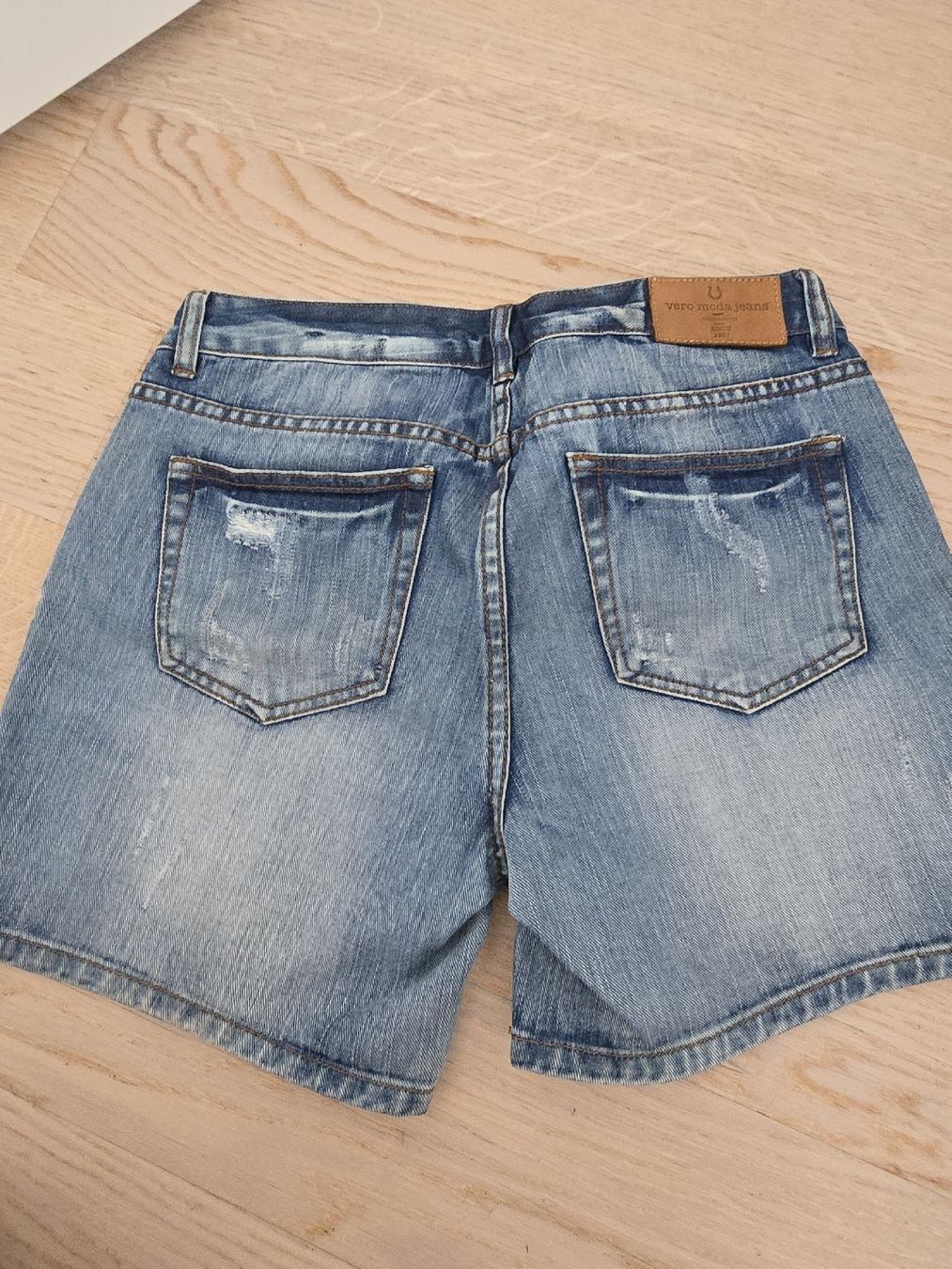 Vero Moda Pantaloni: Vero Moda Jeans Shorts - Grösse M / W28 – Usato da Rickenbach b. Wil venduto da Kth_v8 2