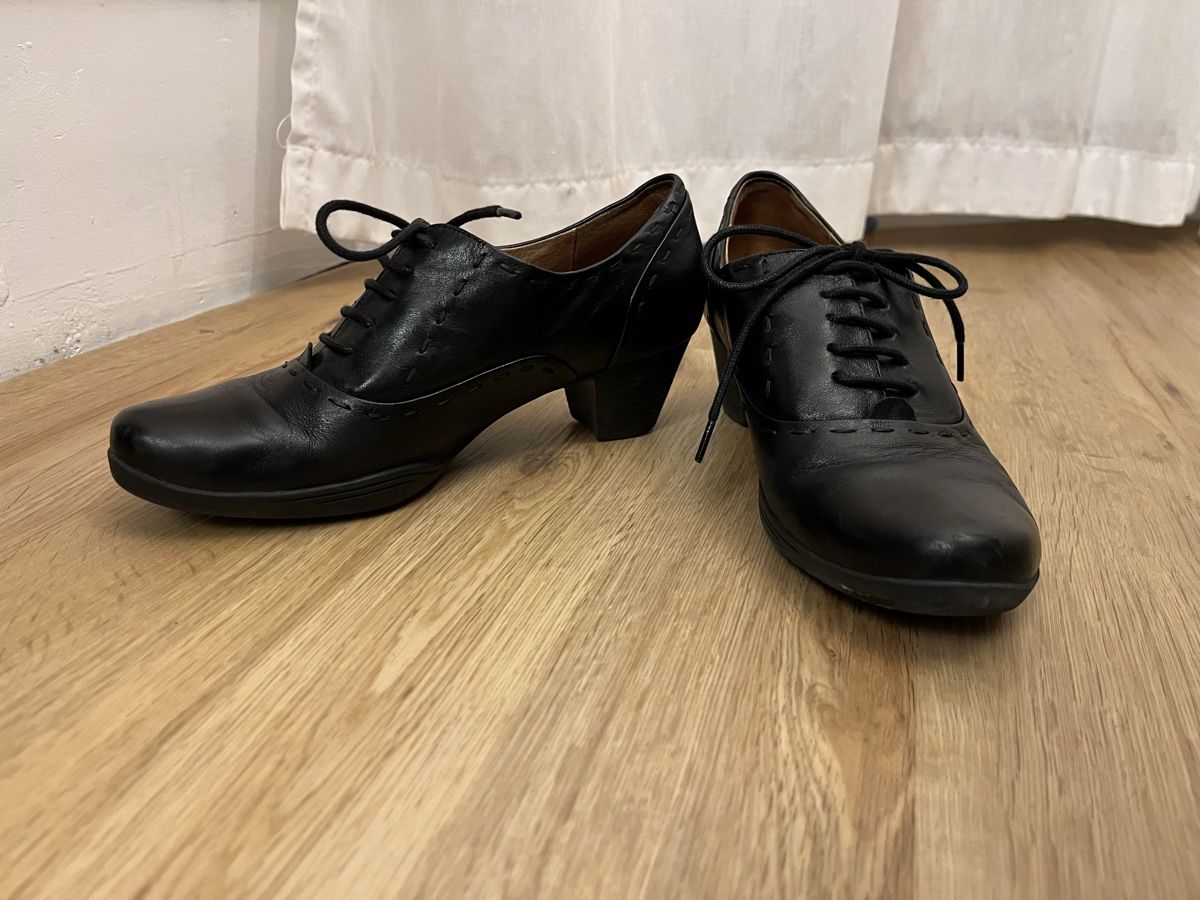 Scarpe da donna: Damen Schuhe Schwarz 37 – Usato da Oensingen venduto da Chicotus 2