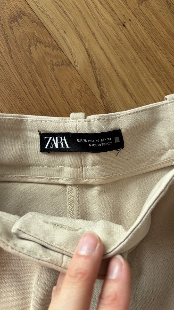 Zara Pantaloni: Zara Shorts Beige – Usato da Meiringen venduto da marinaz123 2