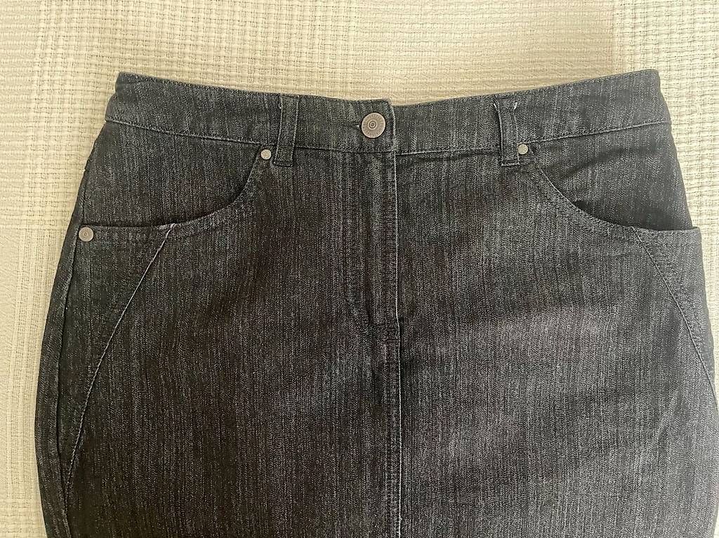 Gonne: Dunkelblauer Jeansrock von Peter Hahn  Grösse 38 – Usato da Männedorf venduto da A.L. 1