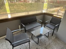 Lounge Balkon/Terrasse – 2 Sessel, 2er-Sofa & Glastisch