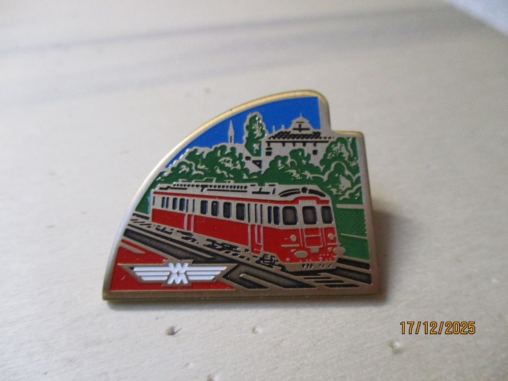 Lok Lokomotive Pin (Neu (gemäss Beschreibung)) in Felsberg für CHF 0.5 ...