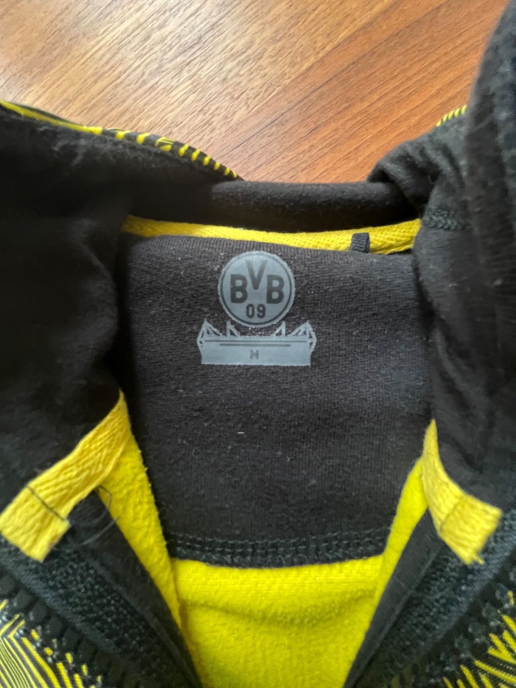 Maglioni & Felpe: Borussia Dortmund Zip-Jacke – Usato da Näfels venduto da dom_9p7f 2