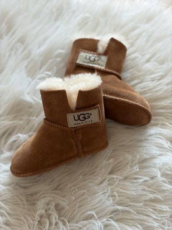 Bottes UGG bébé taille 18 EU 2 UK