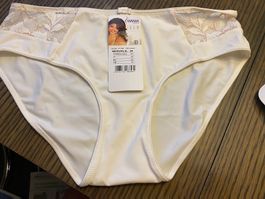 Slip von Viania mit dekorativer Stickerei-Spitze seitlich 38