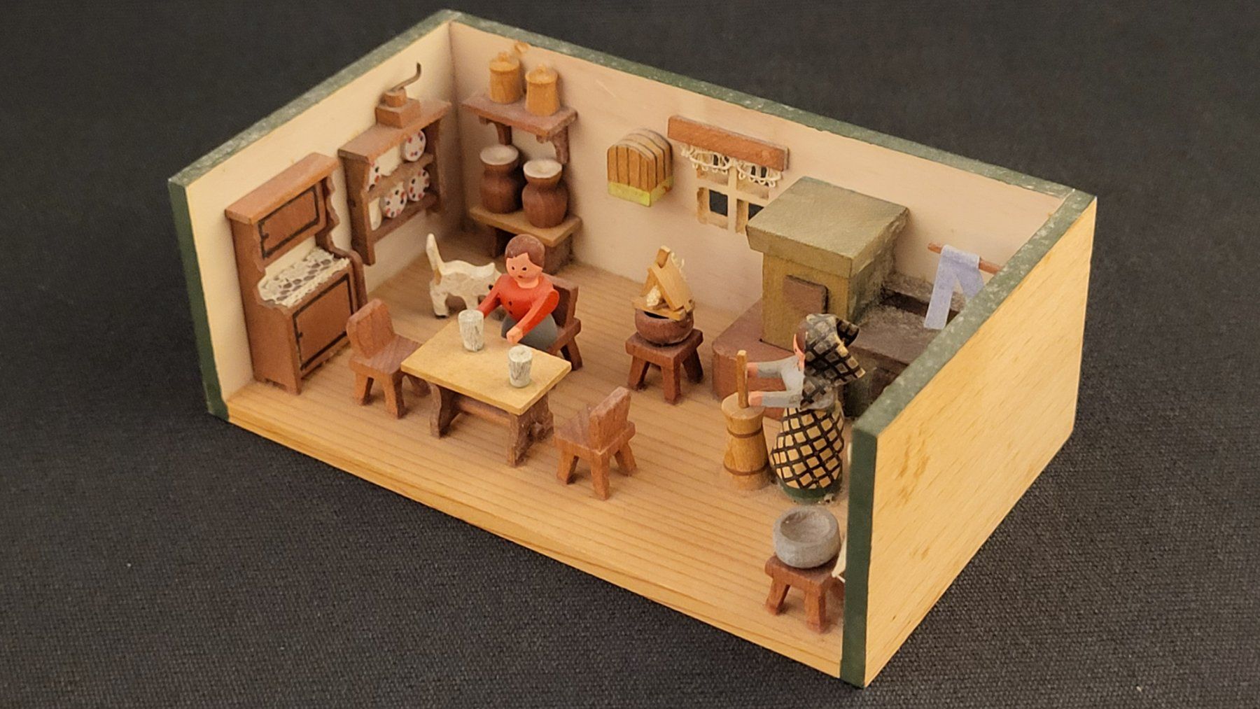 Statuette: Miniatur-Stube SEIFFEN – Usato da Basel venduto da spinne02 7