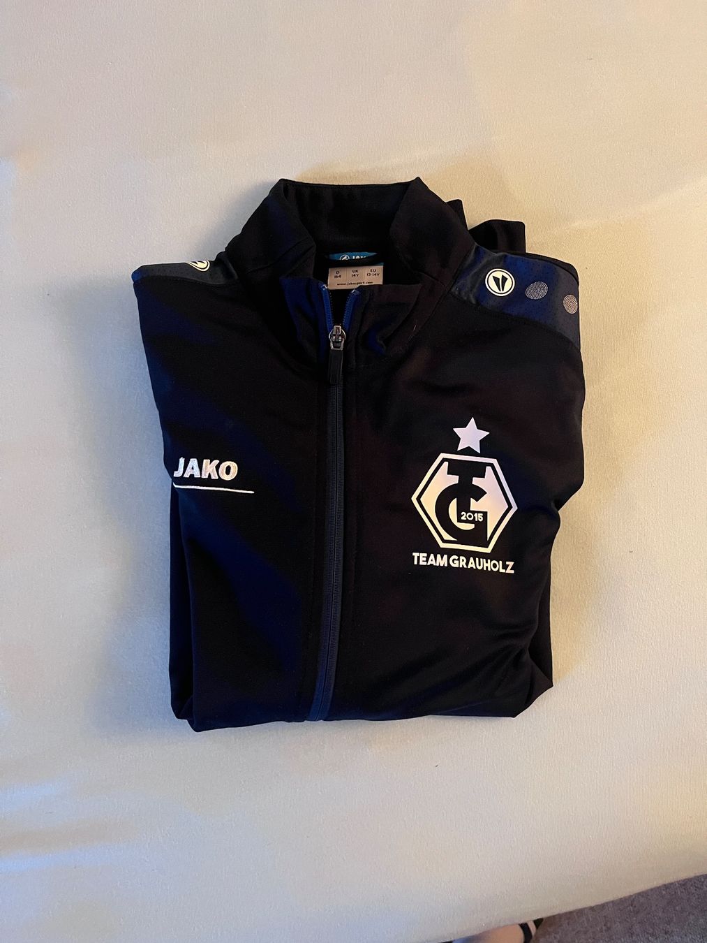 Jako Scarpe, pantaloni & magliette da ginnastica: Team Grauholz komplettes Trainerset – Usato da Ittigen venduto da Luky37