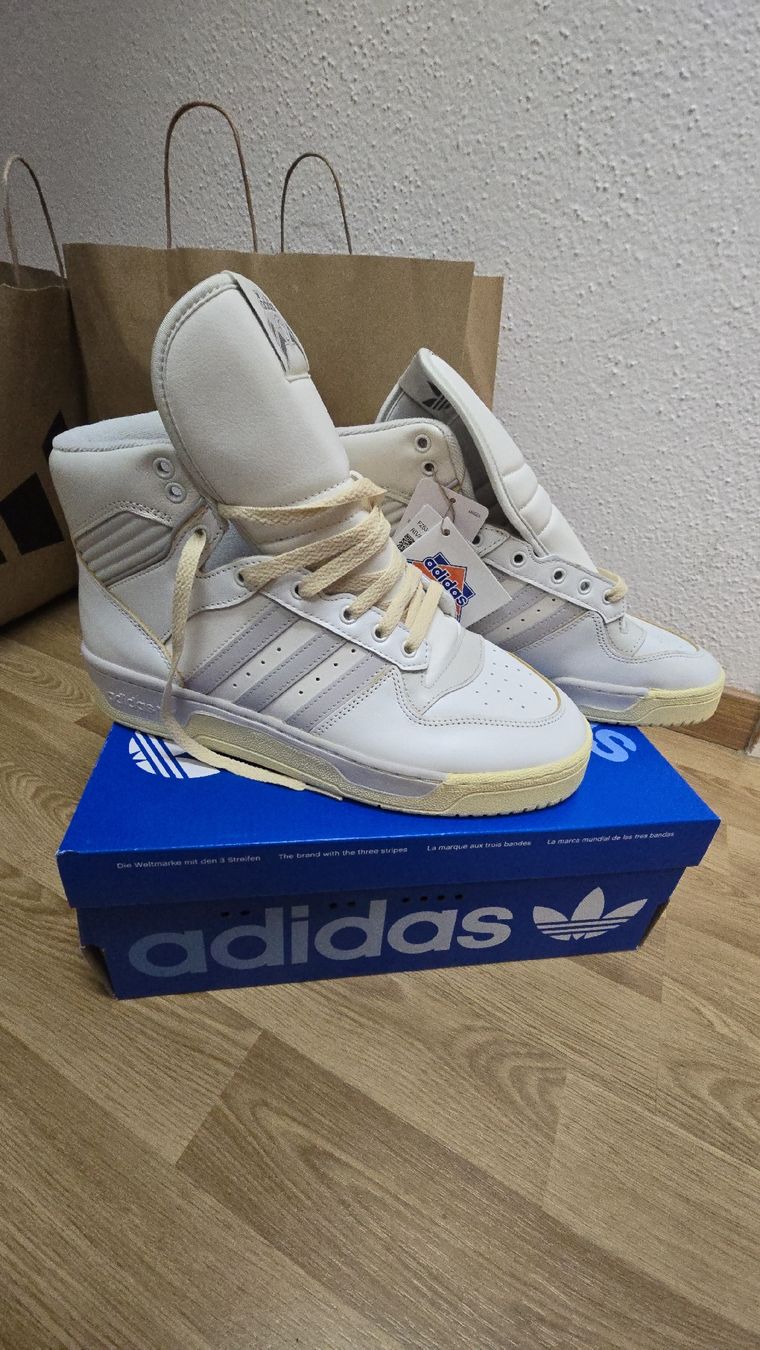 Herrenschuhe: Adidas Schuhe  gr.43 1/3  NEU – Neu und originalverpackt aus Amriswil von newschweiz 1
