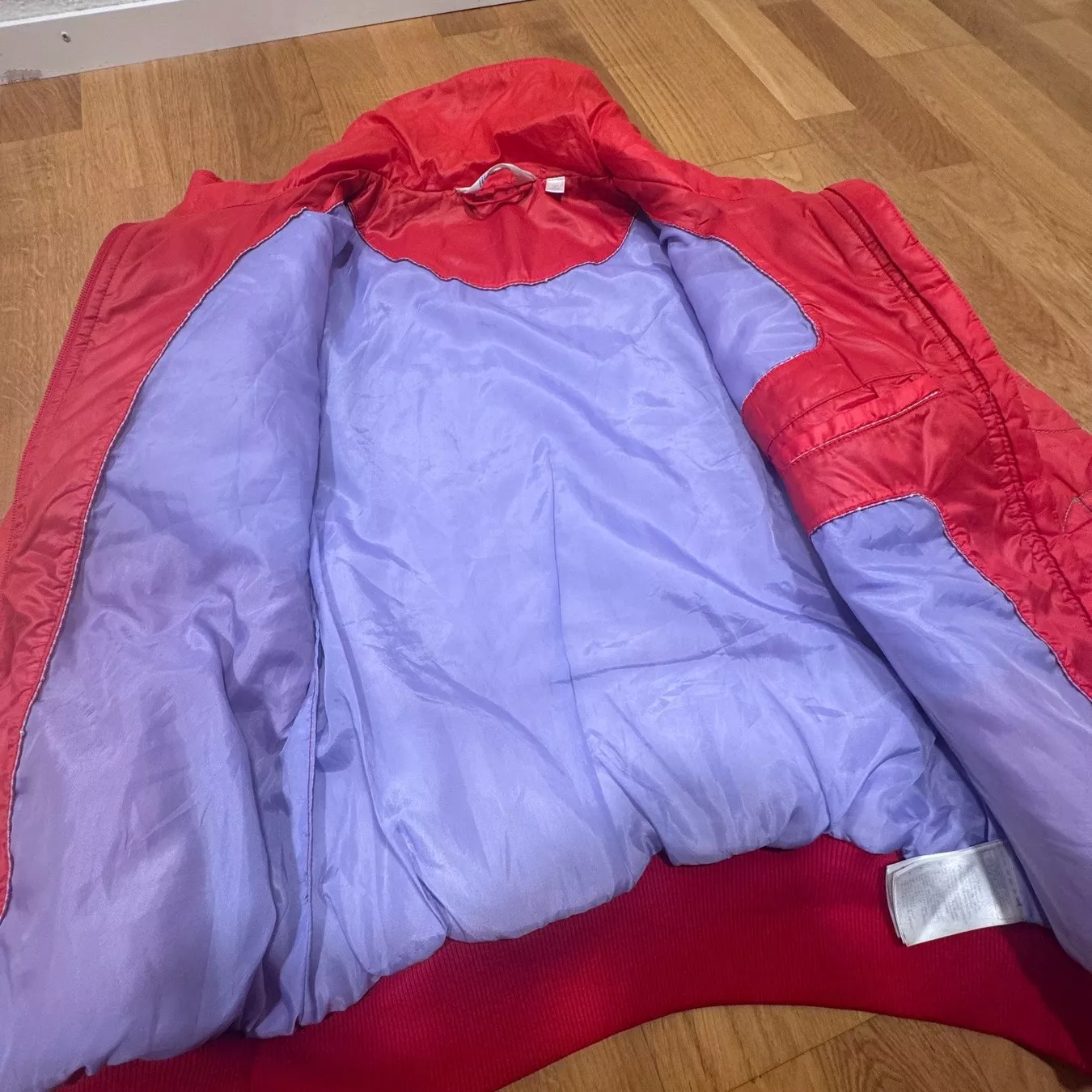 Adidas Jacken: Adidas Y2K red pattern rain jacket – Gebraucht aus St. Gallen von sourced_limited 2