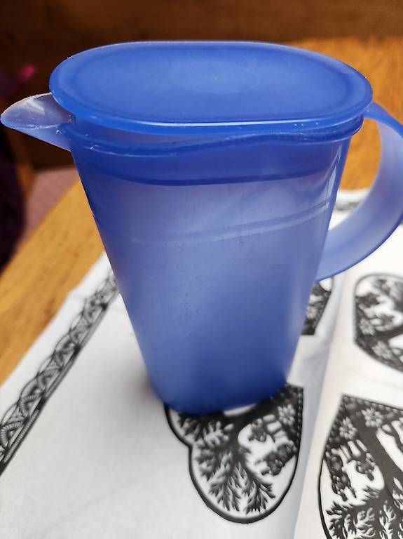 Tupperware Contenitori & Simili: Tupperware Krug 0,5l blau oder grün oder Rot – Usato da Gstaad venduto da Kuhstall-2026 1