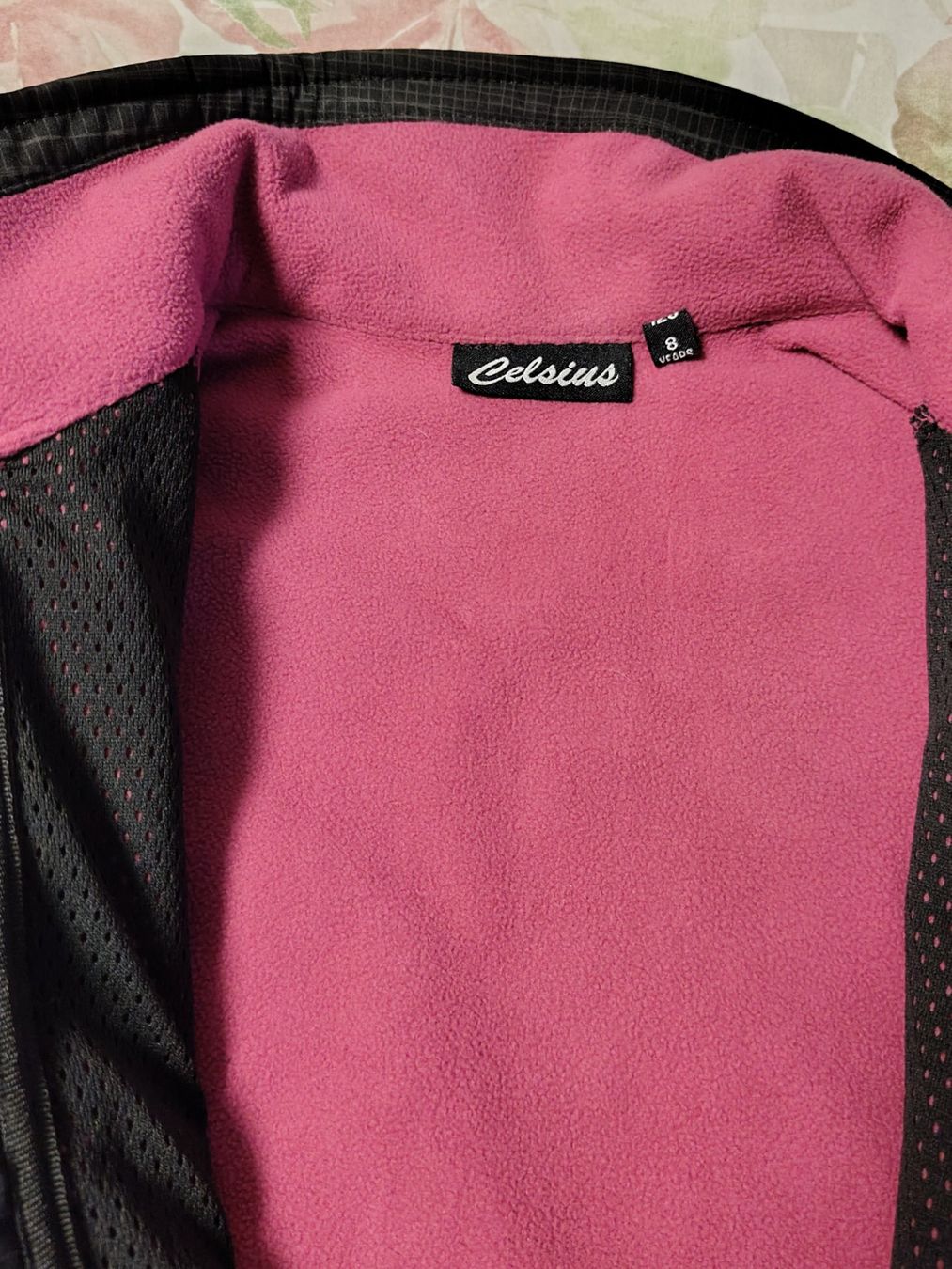 Giacche & Cappotti: pink-schwarze Softshell Jacke Gr 128 – Usato da Brüttisellen venduto da kikaninchen79 2