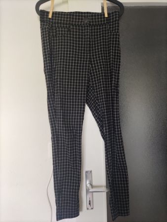 Pantalon Yessica C&A noir motif carreaux blanc stretch