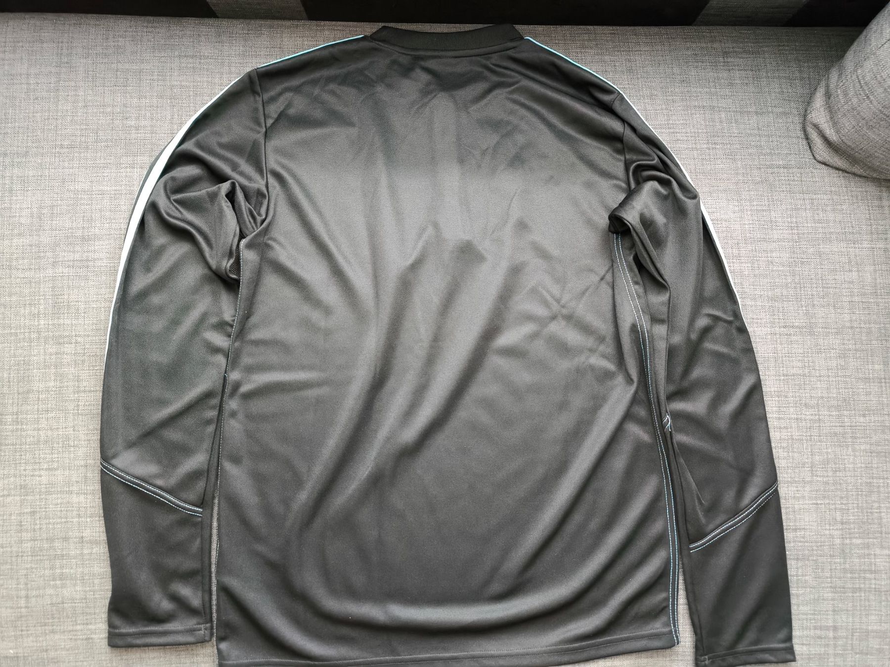 Adidas Canottiere & Pantaloni: Haut Adidas – Usato da Prilly venduto da lec_bb8t 1