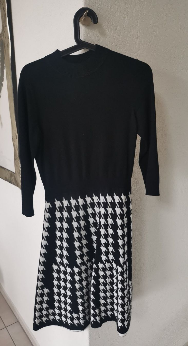 Hugo Boss Vestiti: Boss Strickkleid gr S – Usato da Fehraltorf venduto da freeform2020
