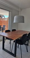 Massiver Akazienholz-Esstisch ca. 180x90 cm –Modernes Design