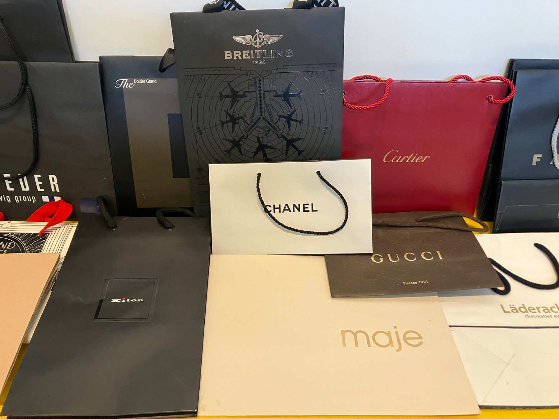 Borse: Post. div. Edelmarken Papier-Taschen ab 1.- – Usato da Lichtensteig venduto da Buy24International 1