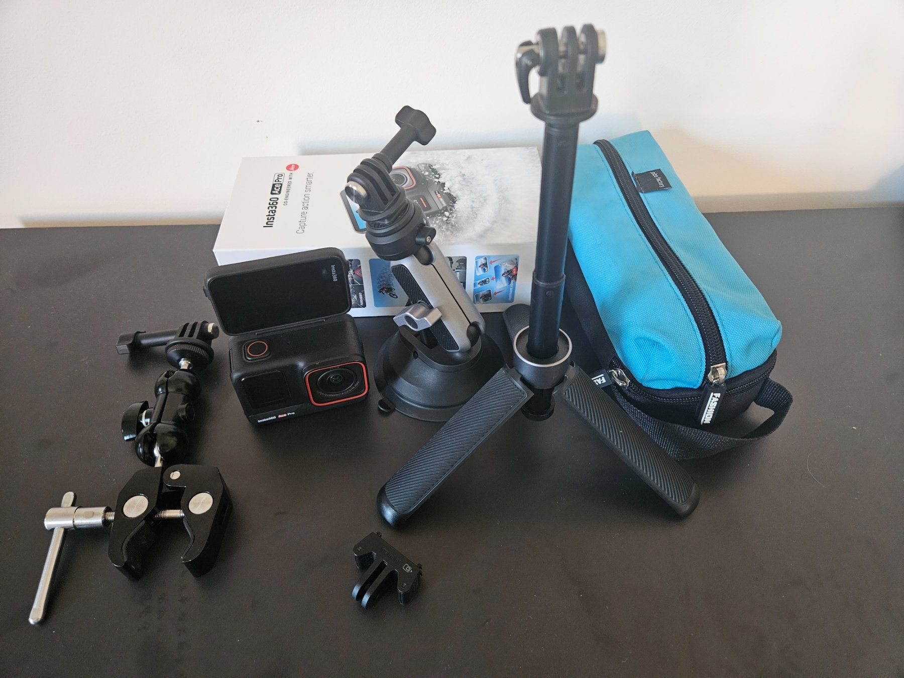 Insta360 Action Cam: Insta 360 Ace Pro (Garantie Digitec) – Nuovo (secondo la descrizione) da Sugiez venduto da 0NEFIVE