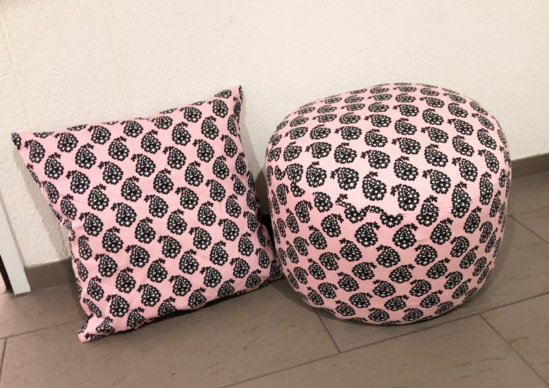 Tabourets: Sitzhocker mit Dekokissen zusammen neu – Neuf (Voir description) à Glattbrugg par Ariel012 2