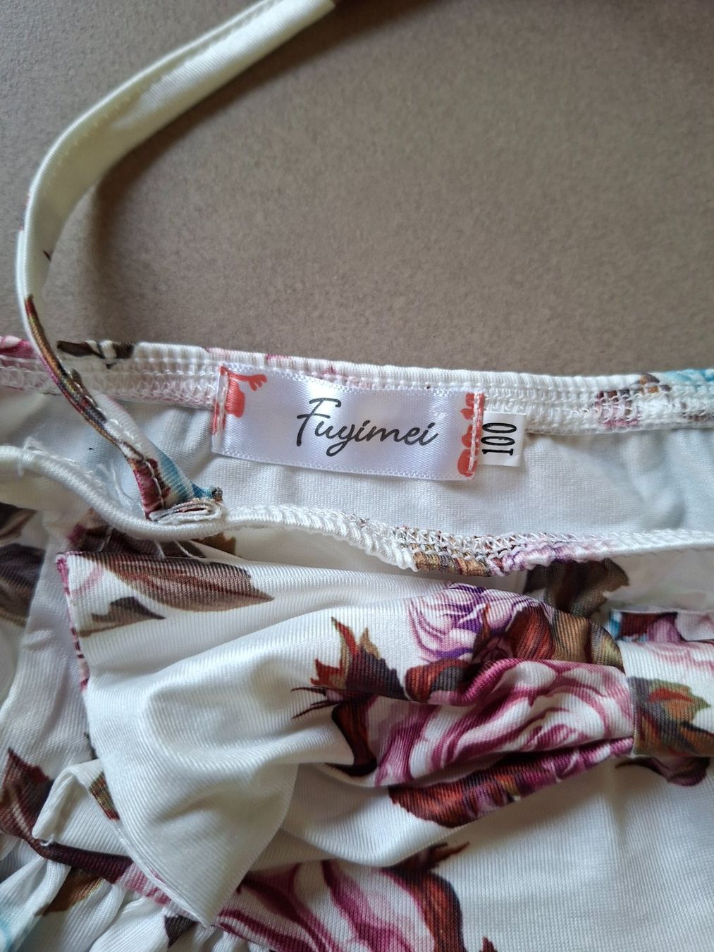 Maillots de bain: Bikini Mädchen Gr. 100 weiss mit Blumenmuster – D'occasion à Erlinsbach par pfunky 1