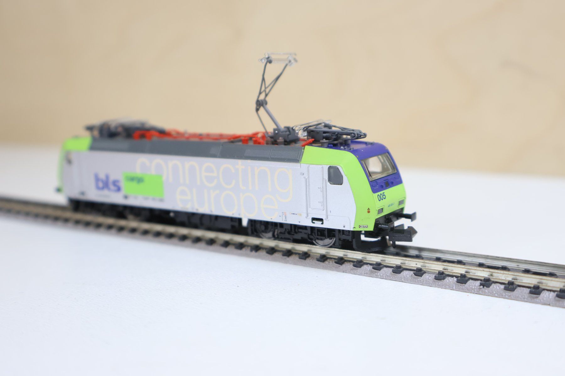 Trix Modelleisenbahnen: Minitrix BLS Cargo E-Lok - Digi Schnitt Spur N - 12159 – Gebraucht aus Winterthur von Monstera 4