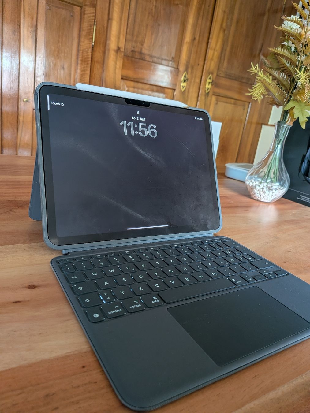 Apple Tablet PC: iPad Air 2025 - 128GB Bundle mit Pencil Pro & Logitech Hülle – Usato da Mollis venduto da HRSeventyOne