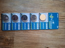 5 Fante CR2032 Lithium Batterien 3V neu original verpackt