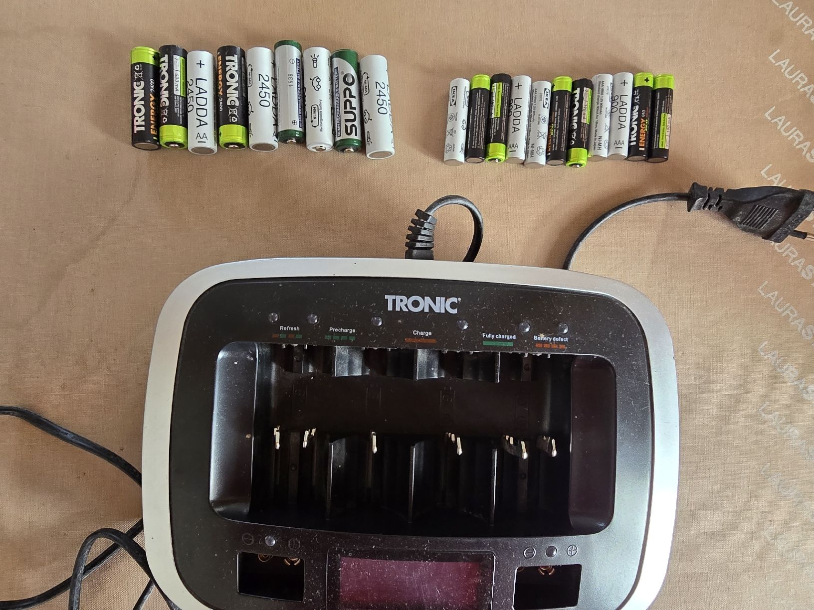 Akkus & Batterien: Tronic Ladegerät + 20 Akkus (Mignon AA/AAA) – Gebraucht aus Langrickenbach von