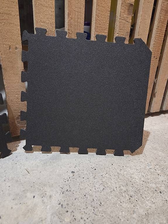 Tapis de sol: Aménagement pour sol – D'occasion à Chavornay par lau_swv5 1