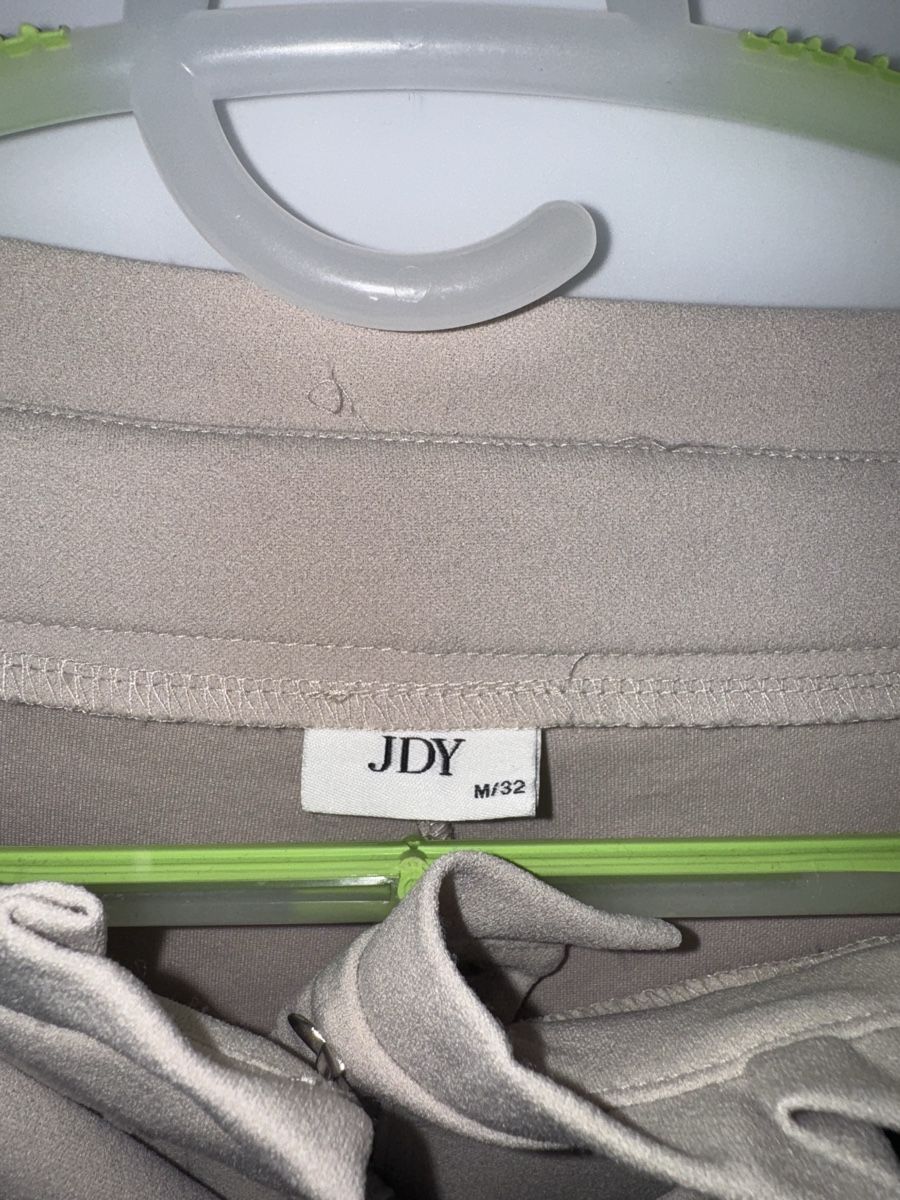 Pantaloni: Stoffhose von JDY, beige, Gr. M/32 – Nuovo (secondo la descrizione) da Pfäffikon ZH venduto da Tetu.33 1