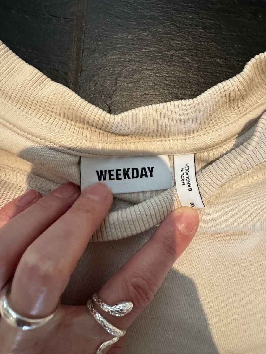 Weekday Pulls & Sweat-shirts: Weekday Sweatshirt S beige – D'occasion à Klosters par jewelsy 1